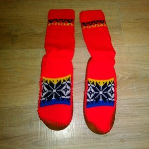 Muk Luks by Reliable red native ladies Slipper Sox
